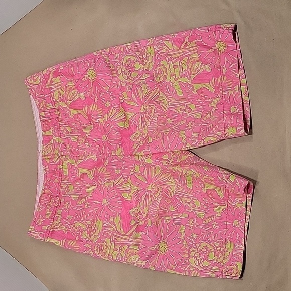 Lilly Pulitzer Resort Fit Bermuda Shorts, Size 6, EUC. - Picture 1 of 13